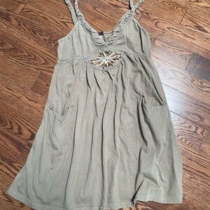 Summer frock, side pockets. Great bead embossed design.